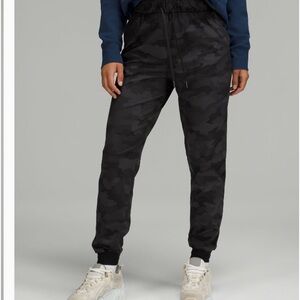 Lululemon Black Camo stretch joggers
